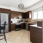 Athenian Stylish 2 Bdrm Apartment