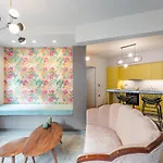Pop Art Homm In Groovy Koukaki