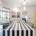 Pop Art Homm In Groovy Koukaki