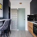 Athenalux Apartment Modern Bright