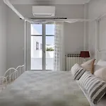 Parikia'S Bright Comfort Villa
