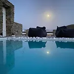 Parian White Luxury Apartments
