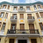 Spacious & Artistic Retro 2Bd Apt With Sauna