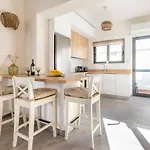 Irene'S Sunny Apartment