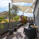 Brand New Loft Walking Distance To Acropolis