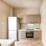 Brand New Loft Walking Distance To Acropolis
