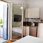 Lovely 1St Fl. Apt, With Balcony In Pagrati