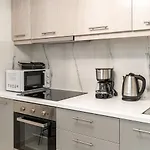 Spacious 2Bd Apt Next To Metro