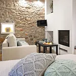 Pyrgos Houses And Restaurant