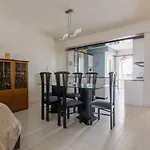 Comfy 2 Bedroom Apartment With Balcony