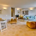 Monemvasia Modern Flat