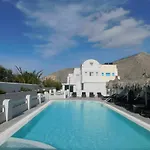 Sea La Vie - Beachfront Suites