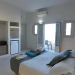 Sea La Vie - Beachfront Suites