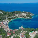 Villa Lemonita: Brand New, Sea Views, Wifi, Near Loggos