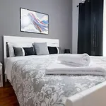 Nina'S Apartment
