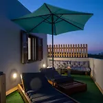 Paradise Casa Fira