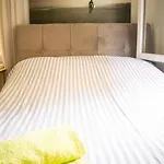 City Center/Navarinou Classical Style Apt-King Bed