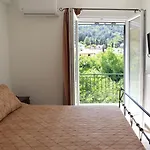 Gloria'S House
