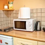 Victoria Train Station 1 Bedroom 5 Pers