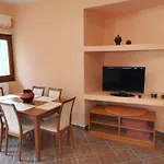 Christie'S Ground Floor Apartment By The Sea