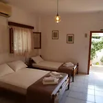 Chrysoula'S Welcoming Triple Room With Yard