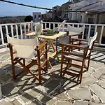 3-Level Doll House In Kea Ioulida/Chora, Cyclades