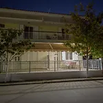 Lola Rooms