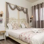 Naxos Petite Studios