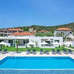 Encanto Village -Apartments