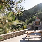 Flaros House-Traditional Cycladic House, Sifnos