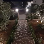 Ranias House