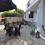 Rena Apartments