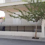 Anna'S House