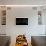 Charming 1 Bedroom Apartment In Voula Centre.