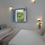 Perissa Beach Economy Rooms