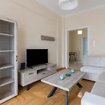 Modern And Spacious Apartment In Pagkrati