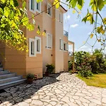 Verga Majestic Sunsets - Elegant & Secluded Retreat