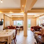 Verga Majestic Sunsets - Elegant & Secluded Retreat