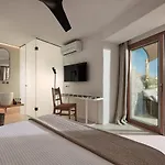 Villa Barbarossa - Elegant Beachfront Retreat With Heated Pool & Outdoor Gym