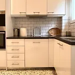 Entire-Lovely Apartment For Couples In Athens