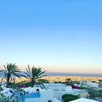 Oldtown Suites Fira