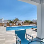 Ippocampos Seaside Serenity - Unwind At Paros Poolside Retreats