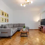 Luxury Museum Apartment Athena