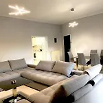 Spacious Condo In Athens