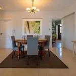 Spacious Apartment In Kavouri