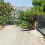 Spacious Guesthouse With Garden And Seaview