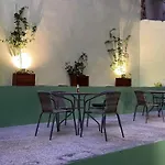 Cozy Apartment With Garden Near Town Center, Fully Renovated.