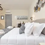 Hermes Luxury Studio Apartment - Naxos Center