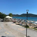 Seafront Apartment Nea Peramos