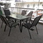 Debby'S Central Apartment